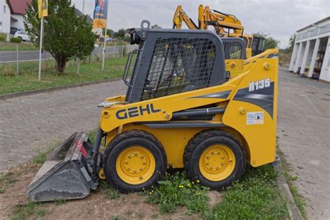 gehl r135 skid steer specs|gehl r135 loader specs.